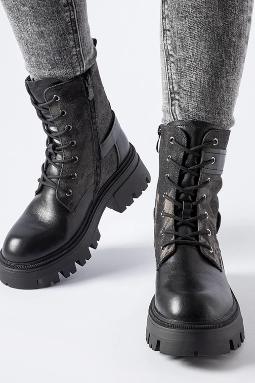 Botas acolchoadas pretas com protetor...