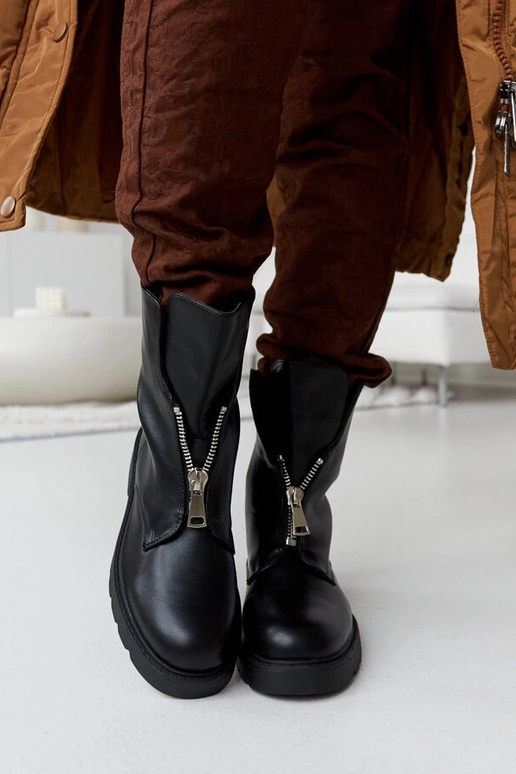 Botas de cano curto com zíper isolado...