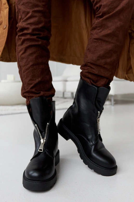 Botas de cano curto com zíper isolado...