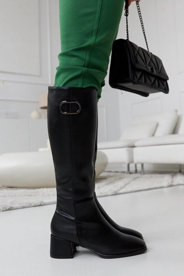 Botas pretas com fivela decorativa Sydney