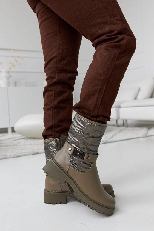 Botins verdes isolados com tira...