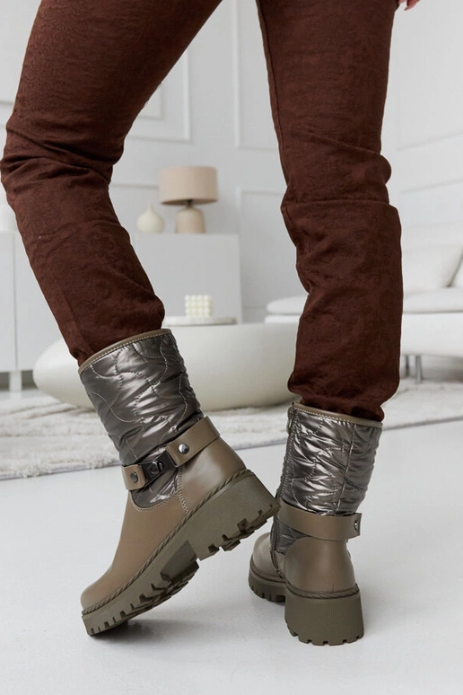 Botins verdes isolados com tira...