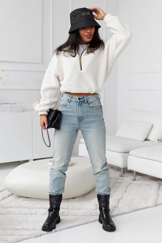 Sapatos pretos envernizados com faixa...