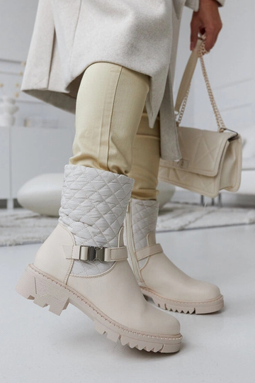 Botins bege com acolchoado...