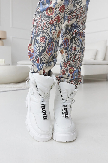 Botas de neve isoladas...