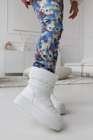 Botas de neve brancas...