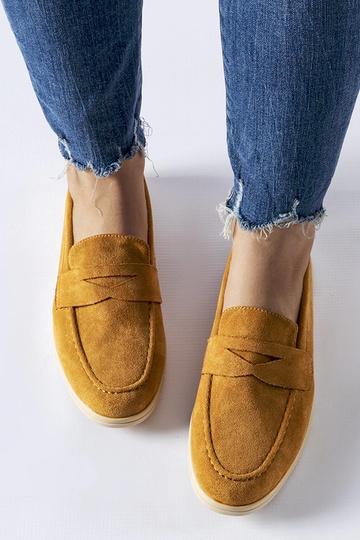 Calcinha de camurça... 2