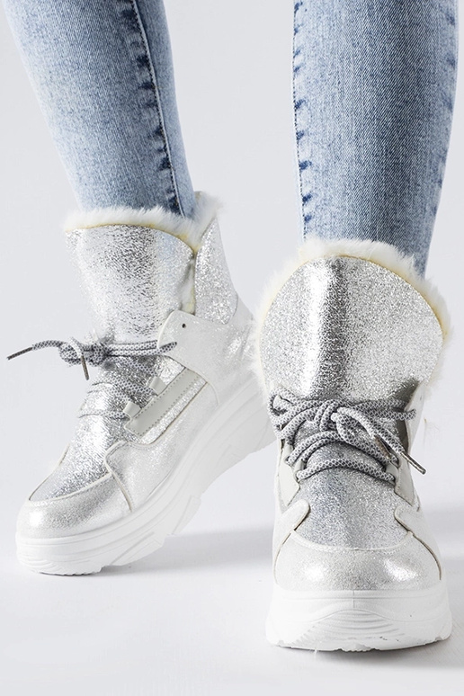 Botas de neve Stringer isoladas em...