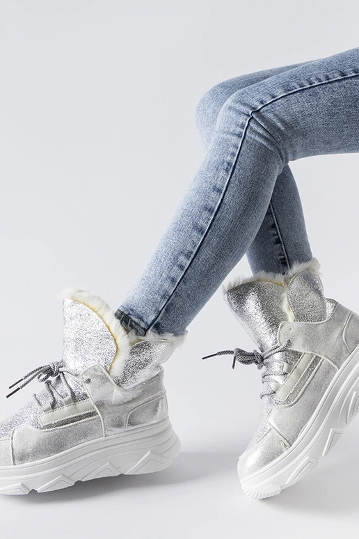 Botas de neve Stringer isoladas em...