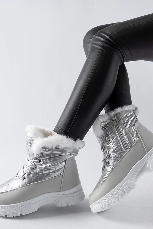 Botas de neve com plataforma isolada...