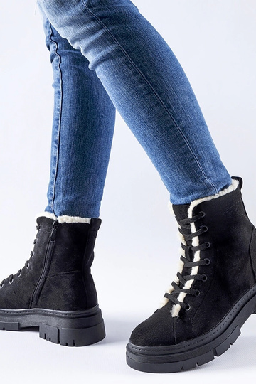 Botas isoladas pretas de... 2