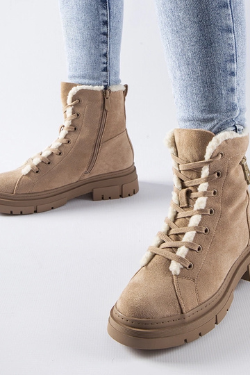 Botas isoladas na cor areia de camurça sintética Pompei
