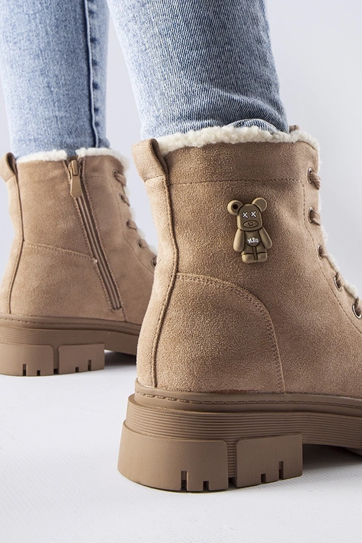 Botas isoladas na cor areia de...