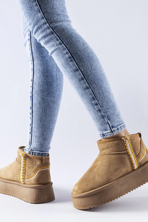 Botas de neve com plataforma bege...