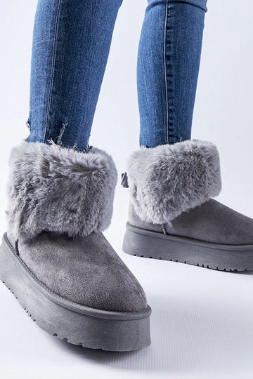 Botas de neve cinza...