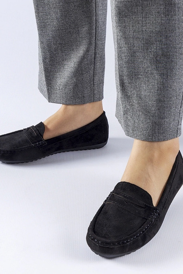 Mocassins pretos de camurça...