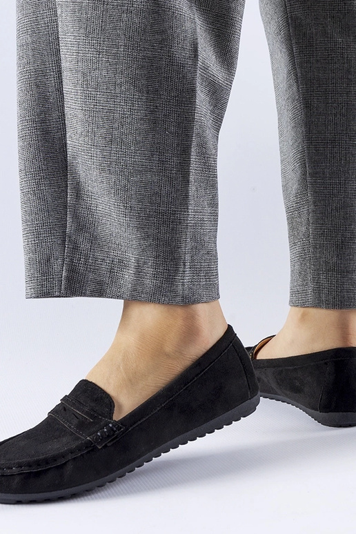 Mocassins pretos de camurça sintética...