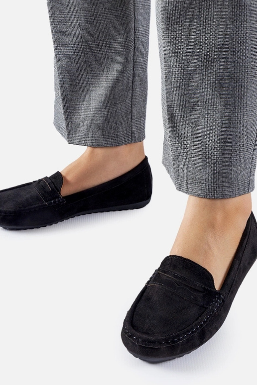 Mocassins pretos de camurça sintética...