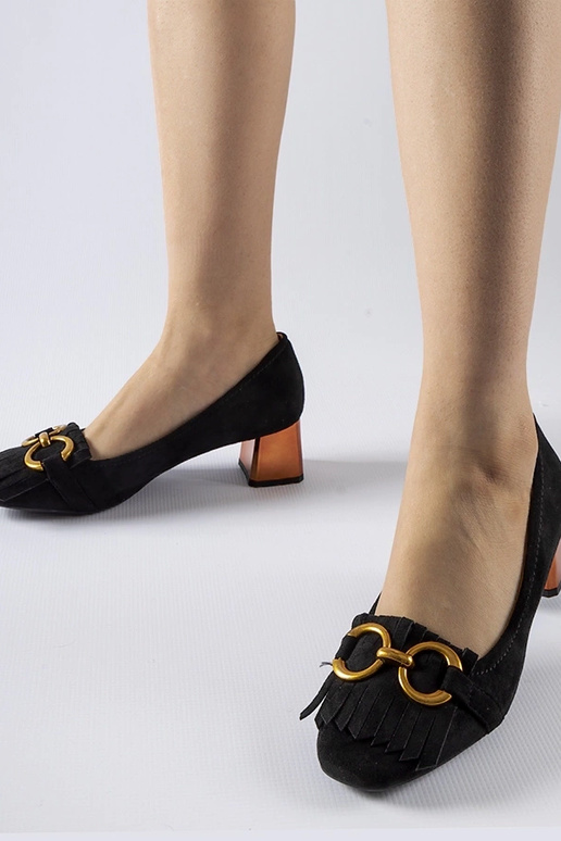 Sapatos pretos com salto bloco da Basso