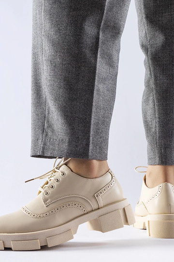 Sapatos de amarrar bege... 2