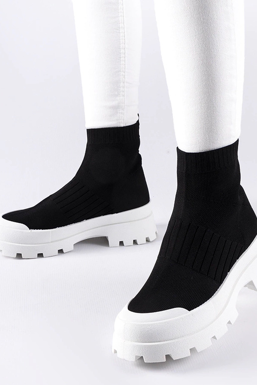 Tênis Varden preto com cabedal elástico