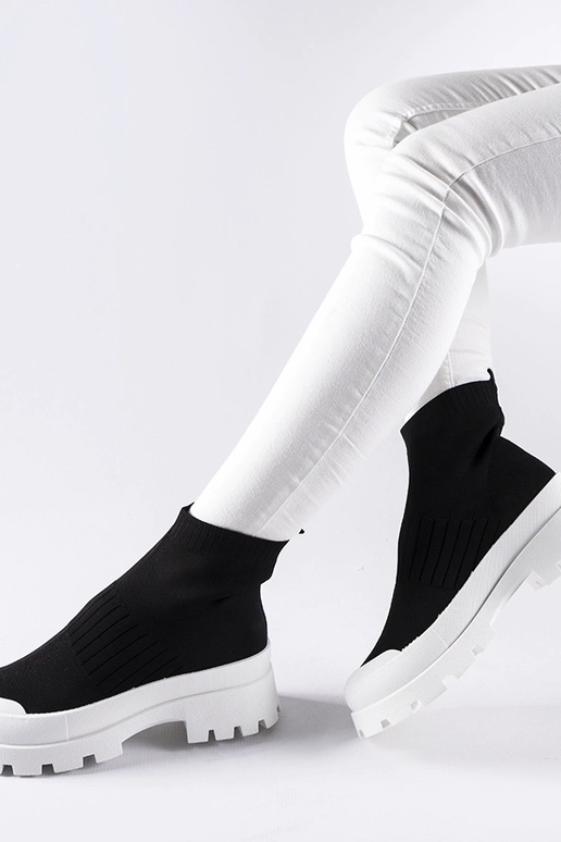 Tênis Varden preto com cabedal elástico