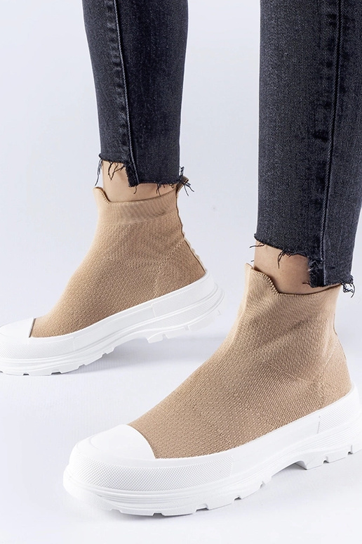 Tênis marrom com cabedal elástico da...