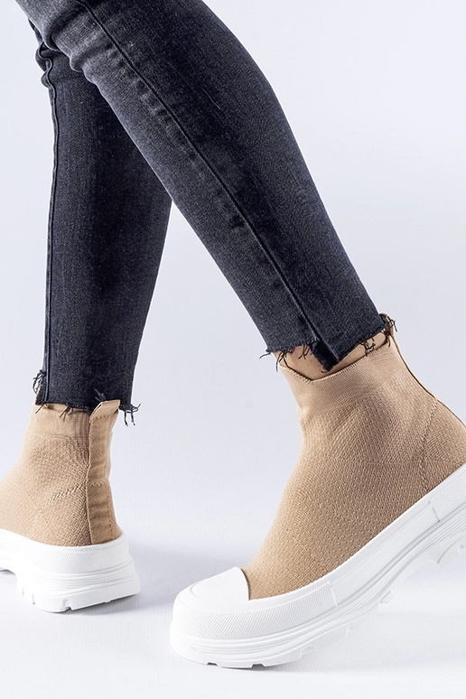 Tênis marrom com cabedal elástico da...