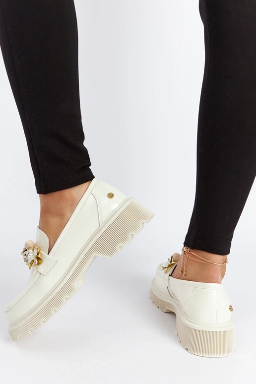 Mocassim de couro envernizado bege...