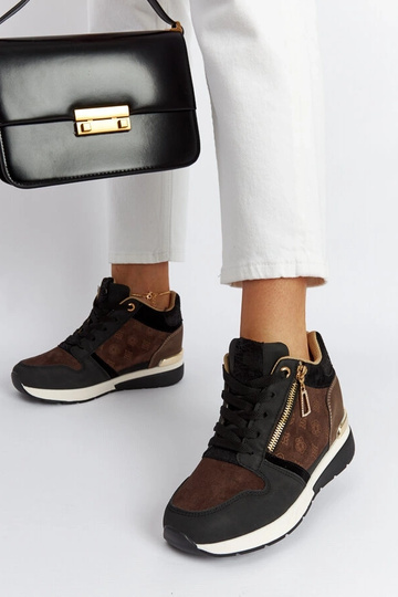 Tênis preto na plataforma... 2