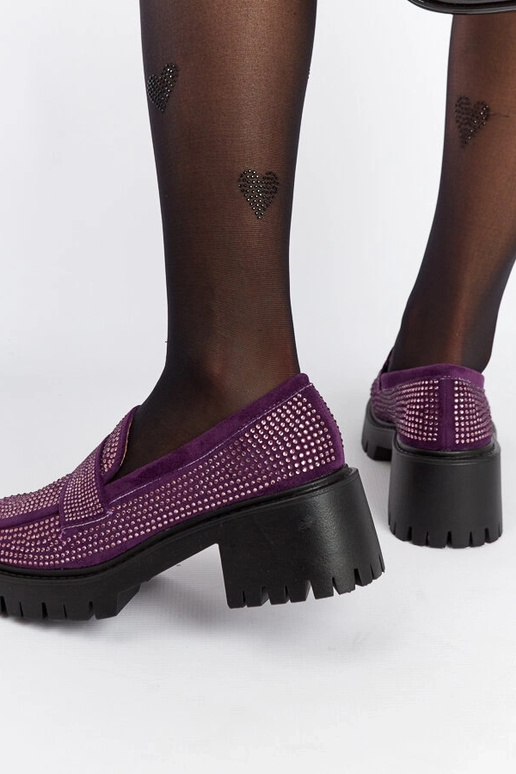 Mocassins roxos com salto enorme Pai