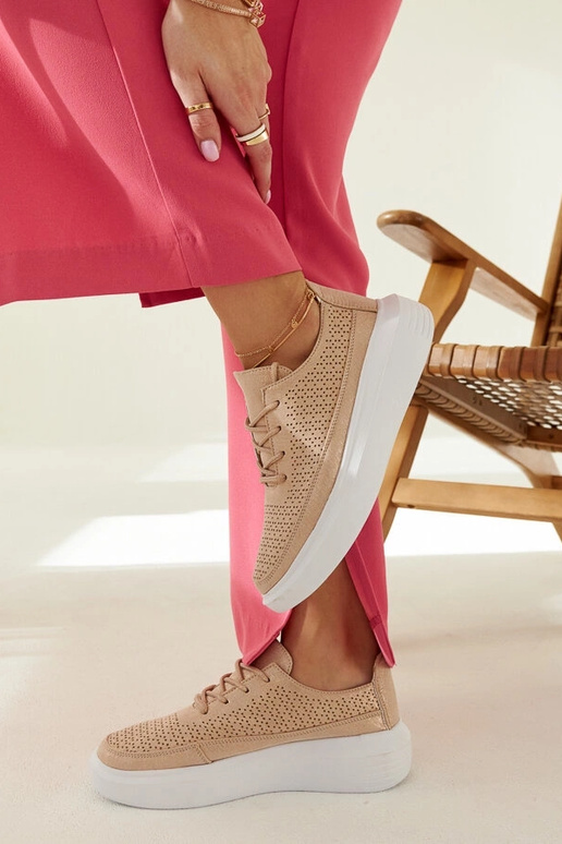 Tênis feminino dourado na plataforma,...