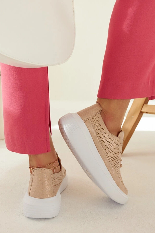 Tênis feminino dourado na plataforma,...