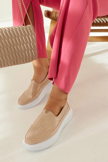 Sapatos femininos slip-on dourados vazados com sola grossa Marcie