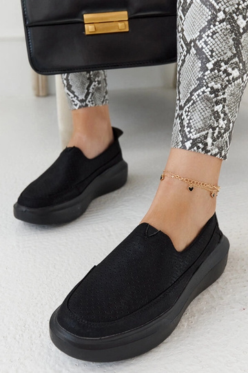 Sapatos femininos pretos vazados, slip-on, com sola grossa, Marcie