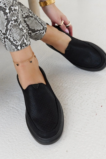 Sapatos femininos pretos vazados, slip-on, com sola grossa, Marcie 2