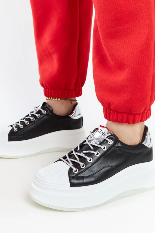 Tênis pretos na plataforma GOE NN2N4034