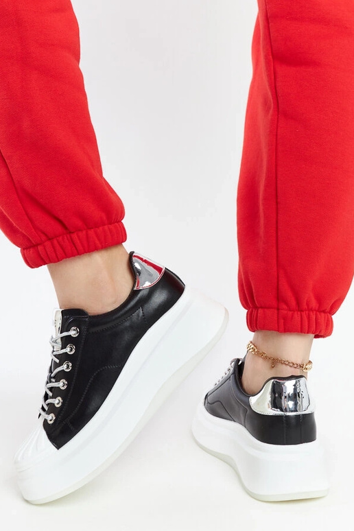 Tênis pretos na plataforma GOE NN2N4034