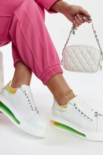 Tênis branco plataforma GOE... 2