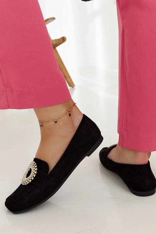 Mocassins pretos decorados com...