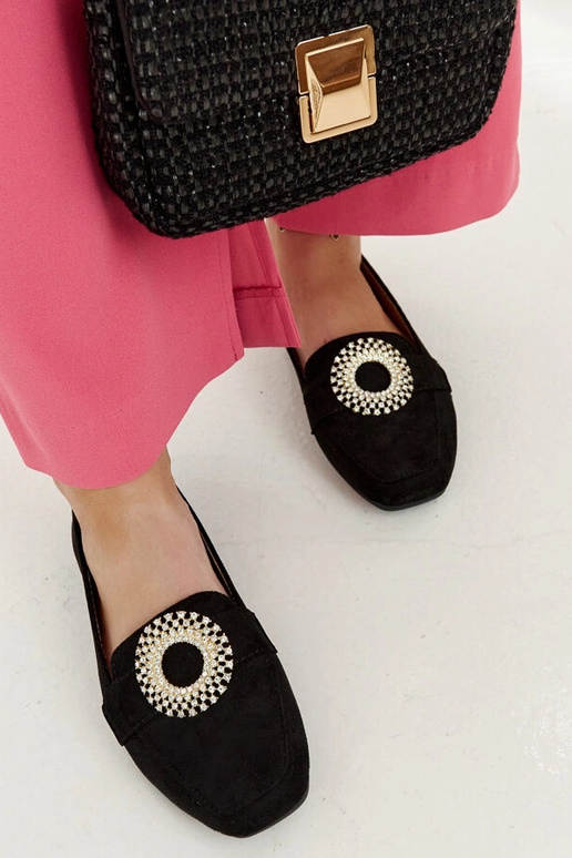 Mocassins pretos decorados com...
