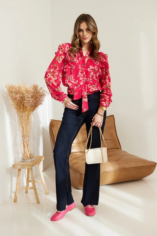 Mocassins rosa decorados com uma...