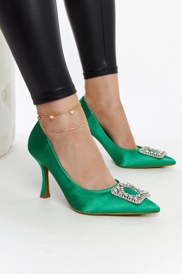 Sapatos de salto agulha com acabamento acetinado verde e zircões Clemente 2