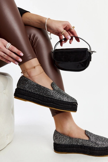 Alpercatas pretas decoradas...