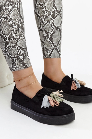 Botas pretas com borlas...