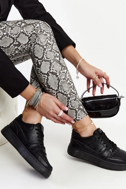 Ténis negros com plataforma Mentha