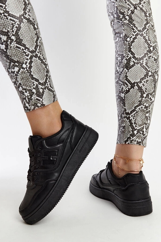 Ténis negros com plataforma Mentha