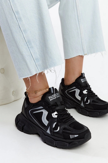 Tênis preto com sola...