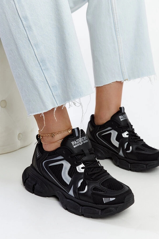 Tênis preto com sola Jacobine enorme