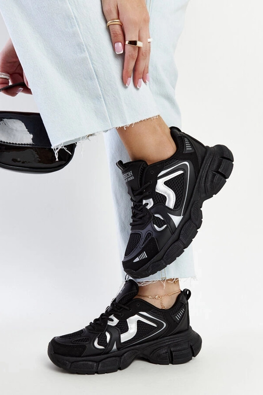 Tênis preto com sola Jacobine enorme